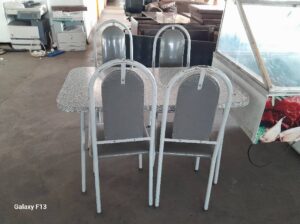 KITCHEN TABLE WITH 4 CHAIRS