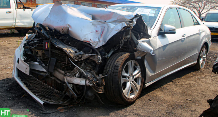 MERCEDES BENZ E350 ( ACCIDENT DAMAGED)