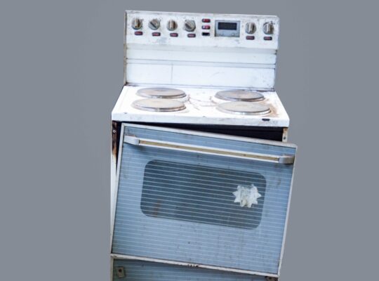 WHITE ELECTRIC STOVE