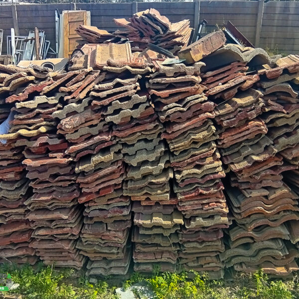 PRE-OWNED ROOFING TILES