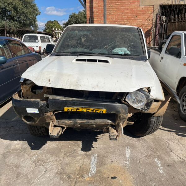 NISSAN NP300
