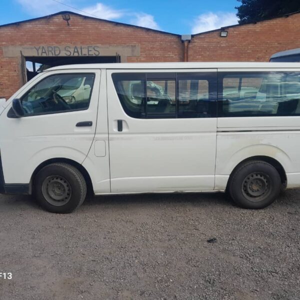 TOYOTA HIACE