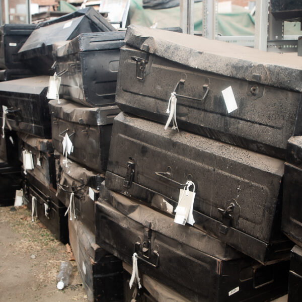 PRE -OWNED METAL TRUNKS