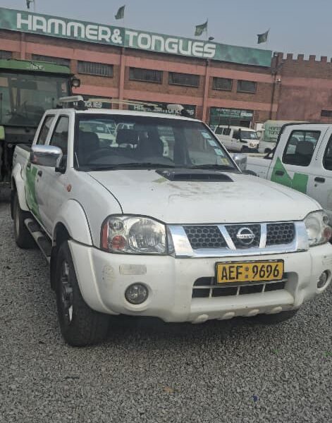 NISSAN NP300
