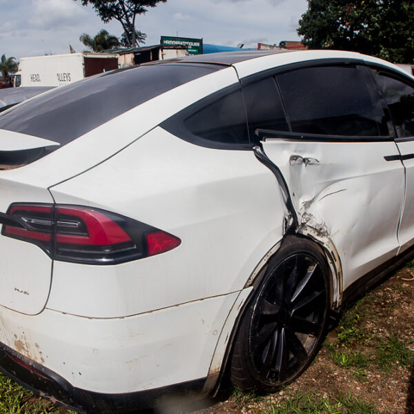TESLA ( ACCIDENT DAMAGED )
