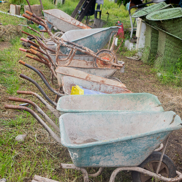 PRE-OWNED WHEELBARROWS